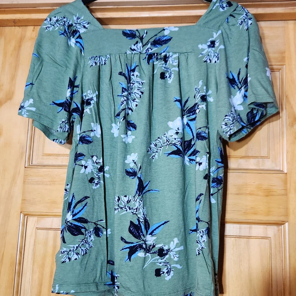⭐️Lucky Brand Green Floral Boho Casual Lightweight Blouse Size Small - Picture 4 of 9